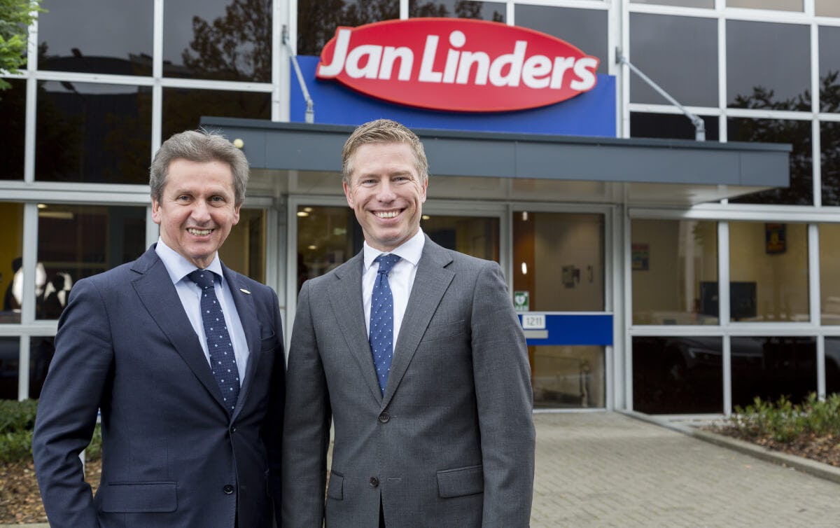 <h1>Leo Linders (Jan Linders) draagt stokje over aan ceo Ferry Moolenschot</h1>Foto’s: Studio 38c