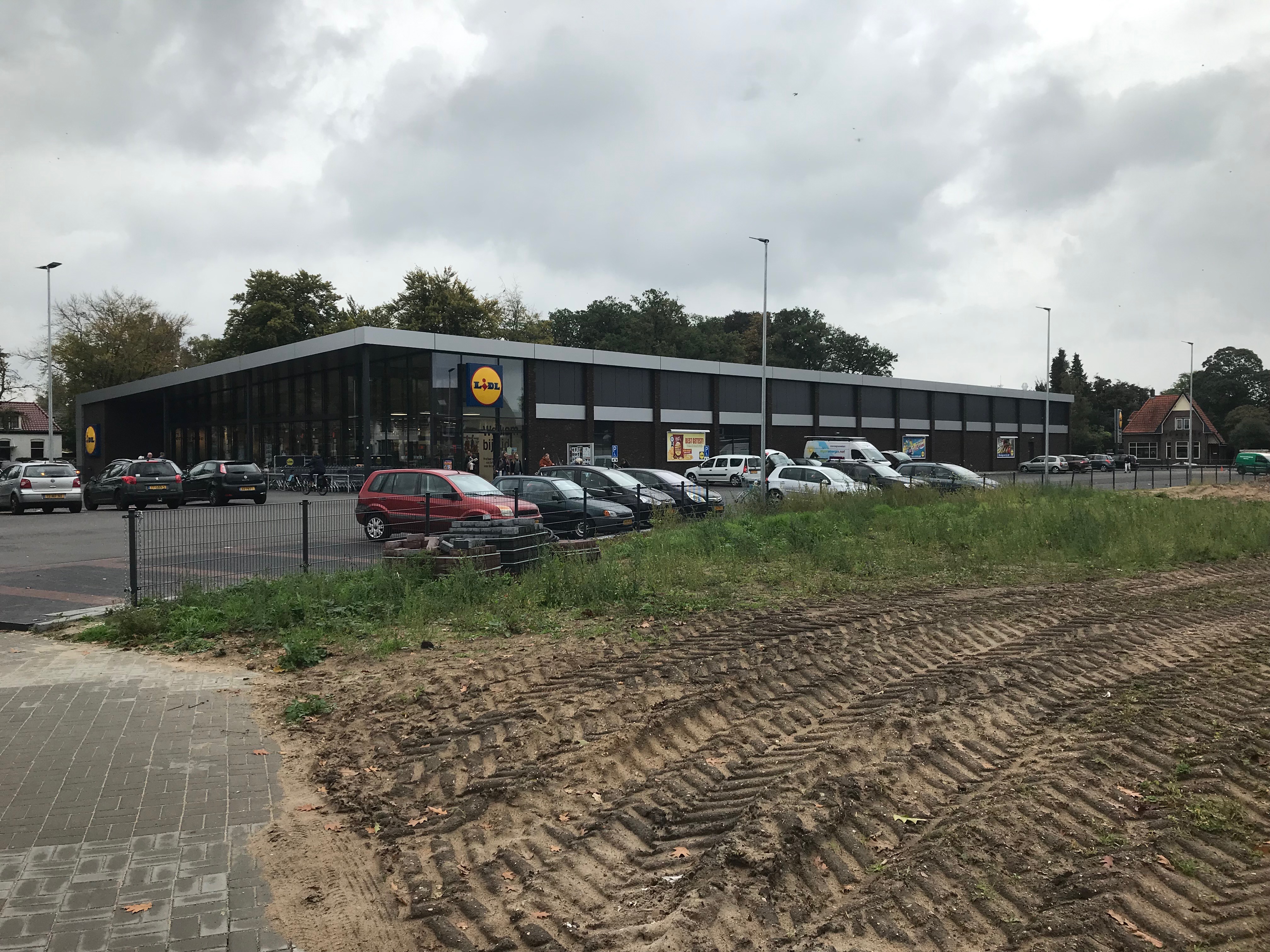 Gemeenten sturen steeds vaker de locatie waar een supermarkt moet komen. Hier de recent geopende Lidl in Doetinchem aan de rand van het centrum, zodat verkeer erbuiten blijft. 
