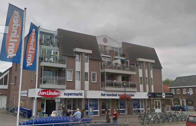 De overvallen vestiging van Jan Linders aan het Sint Jansplein in Swalmen. Bron: google streetview