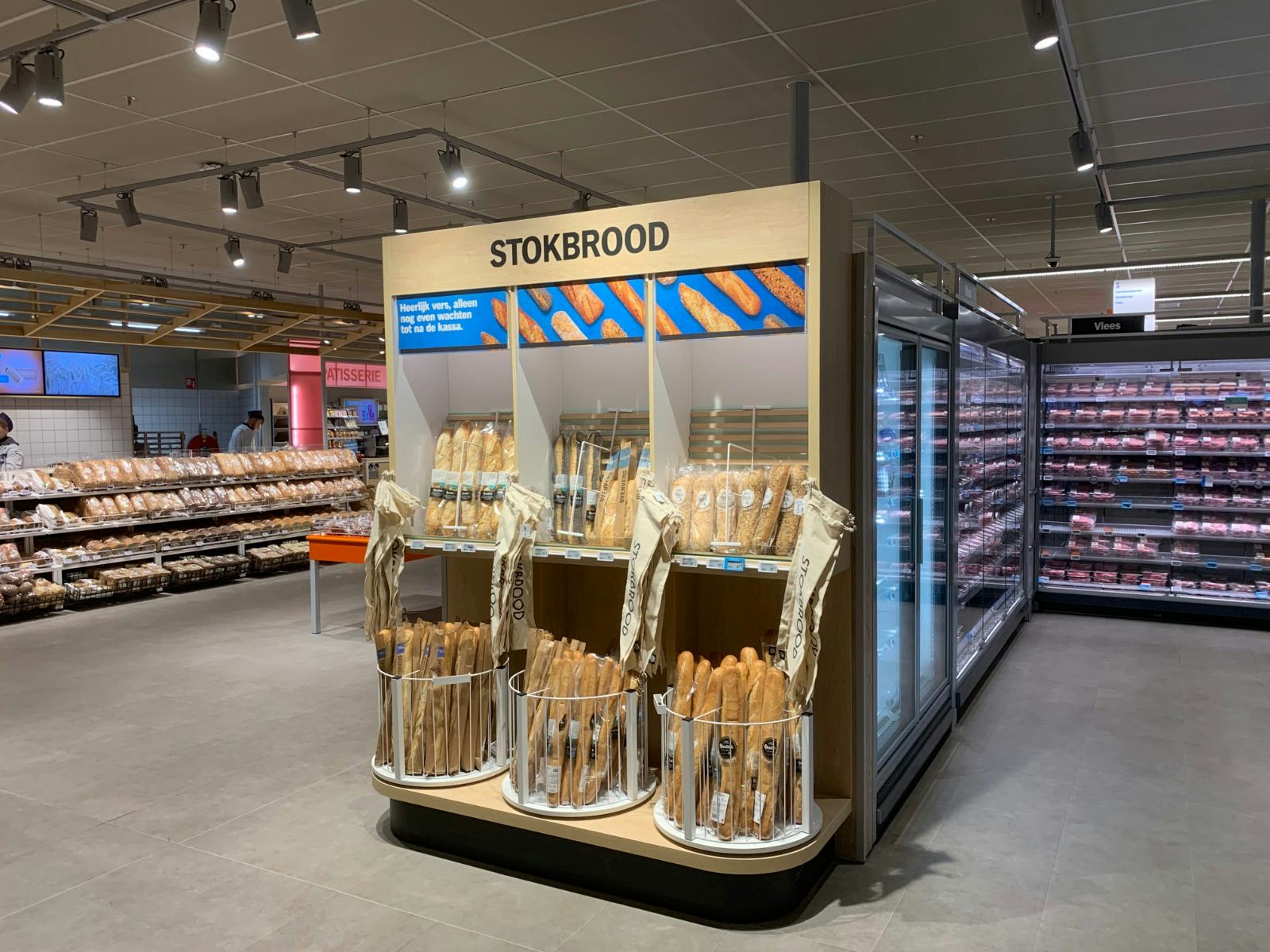 De fraaie stokbrood-display bij de AH XL in Nijmegen.Foto: Distrifood