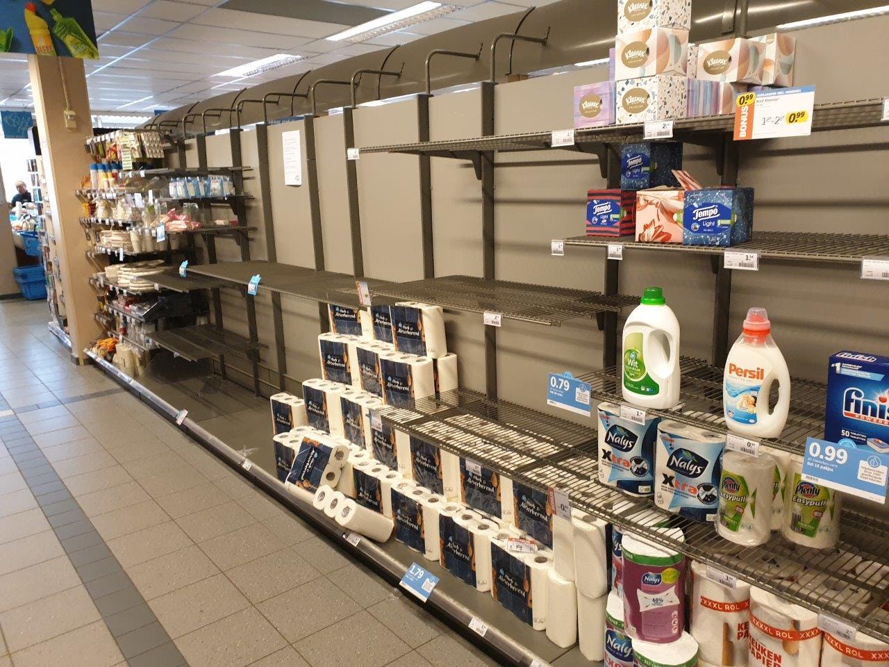 Hamsteren tijdens de eerste lockdown in maart. Foto: Archief Distrifood