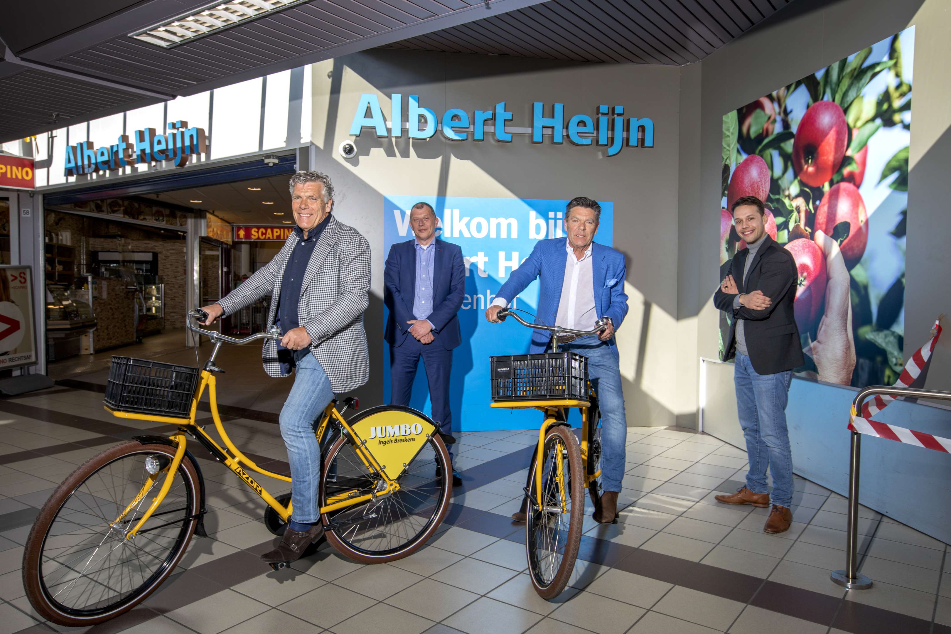 Van links naar rechts: AH’er Ed de Block, Jumbo’er Arnold de Jongste, AH’er William de Block en Jumbo’er Djordy Dijkman. Foto's: Roel Dijkstra.