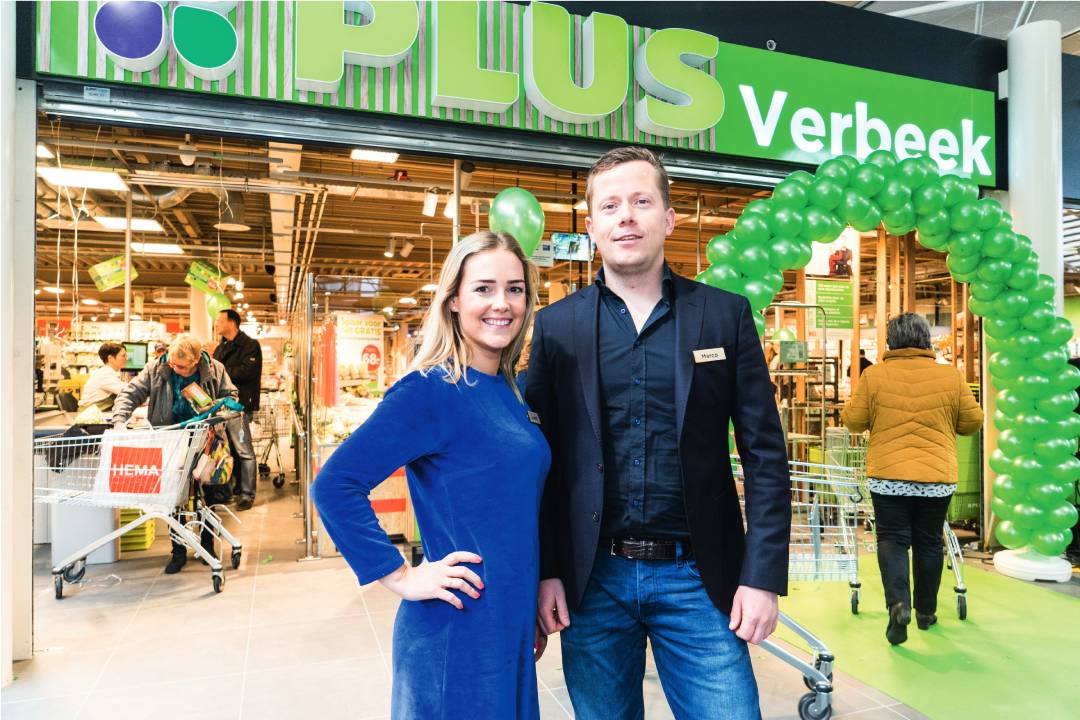 Marco en Loekie Verbeek bij de opening. Ze trokken hard aan de gunfactor en waren ruim van te voren actief op Facebook.  Foto: Jan Willem van Vliet
