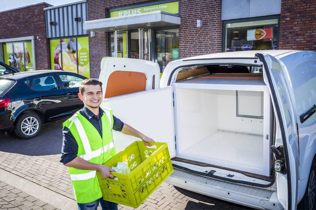 Stefan Custers, zoon van ondernemer Raymond: ‘We houden de afhaaluurtjes aan de grens in stand voor klanten die verder in België wonen.’ Foto: Marcel van Hoorn