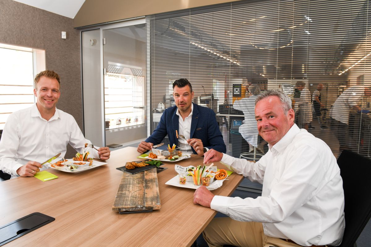 Marketing Manager Mark van Noorloos, Commercieel Directeur Arjaan van der Giessen en Sales Manager Retail Maxim Parser.