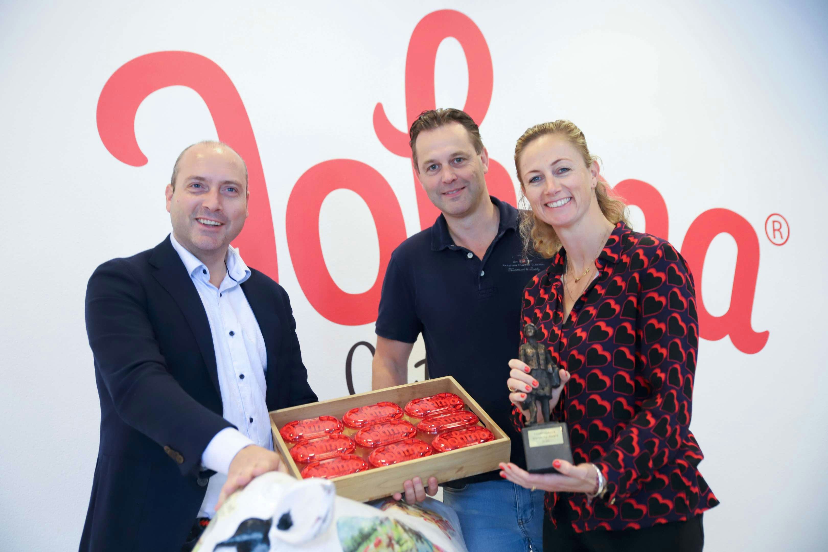 Het team van Johma, met ceo Thomas van Hemert, René Gerrietsen (sales director retail) en Karin Bronsvoort (marketing director). Foto's: Michel Zoeter
