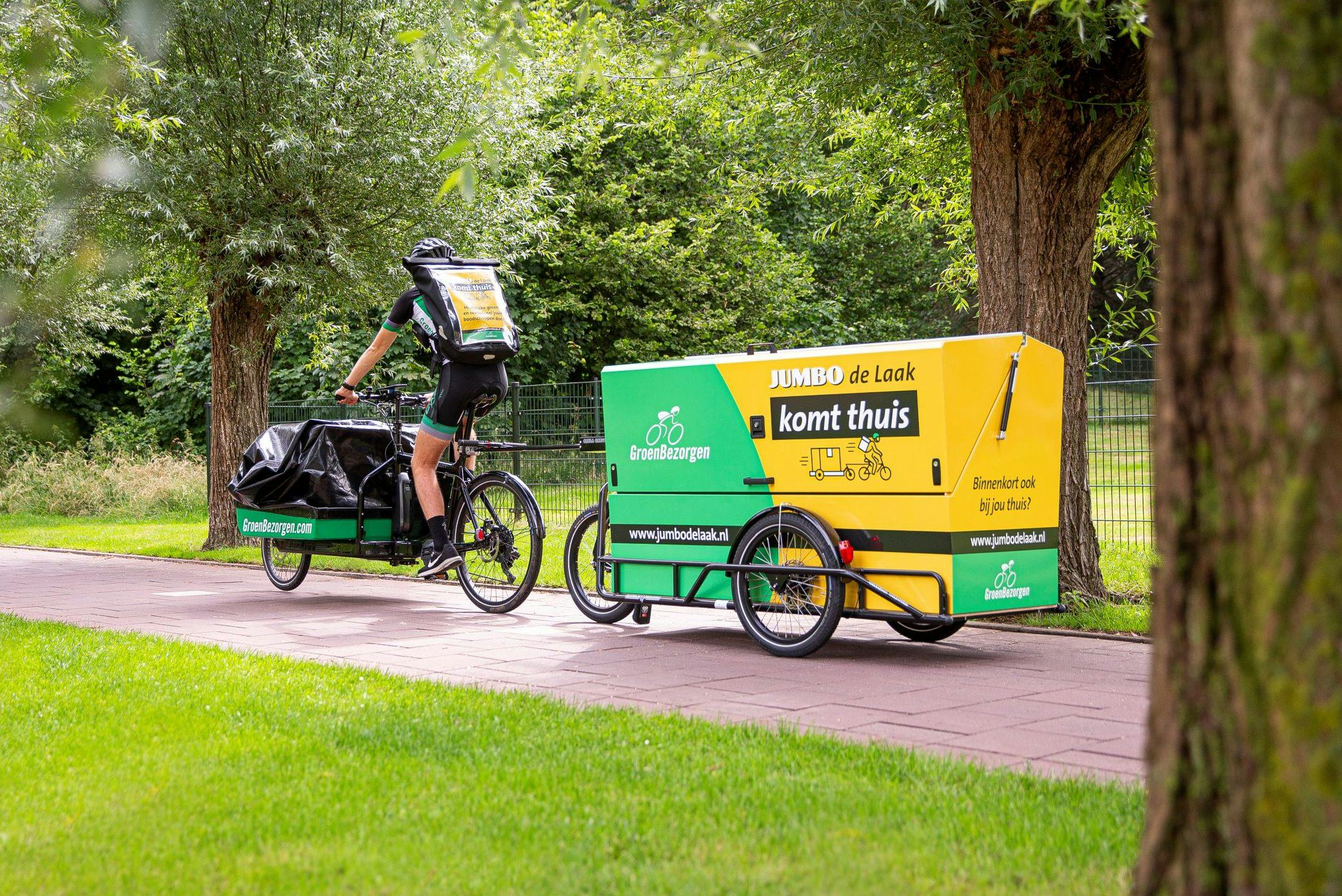 De boodschappen worden bezorgd door fietskoeriers. Foto: Jumbo De Laak