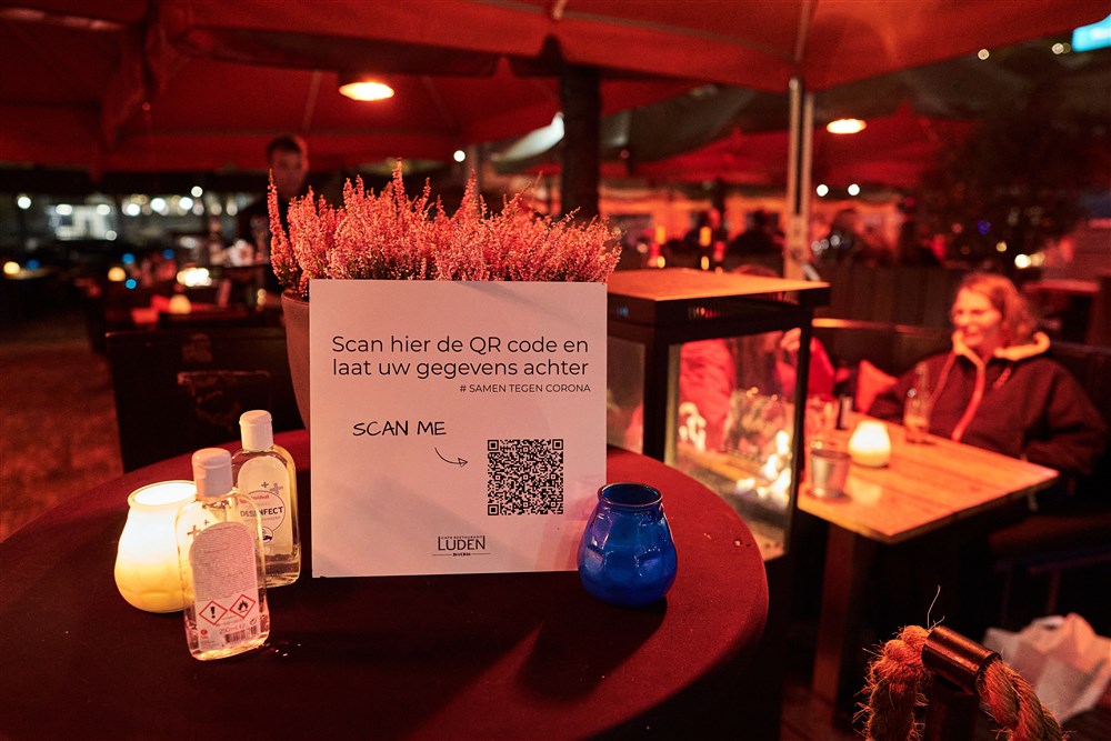 De horeca moet vanwege corona de deuren eerder op slot doen. Foto: ANP