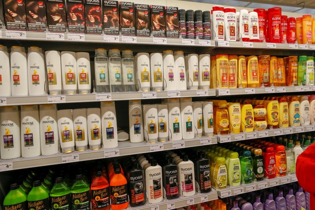 Ook in shampoo zit palmolie verwerkt. Foto Bert Jansen.
