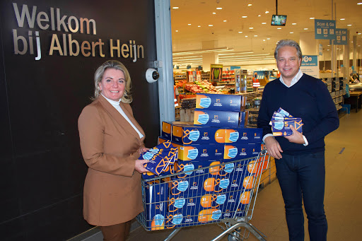 Links Masha Vos en rechts HMK-directeur Sander Borchart. Foto: Fred Icke.