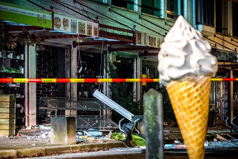 De ravage bij een van de Poolse supermarkten waar een explosief ontplofte. Foto: ANP