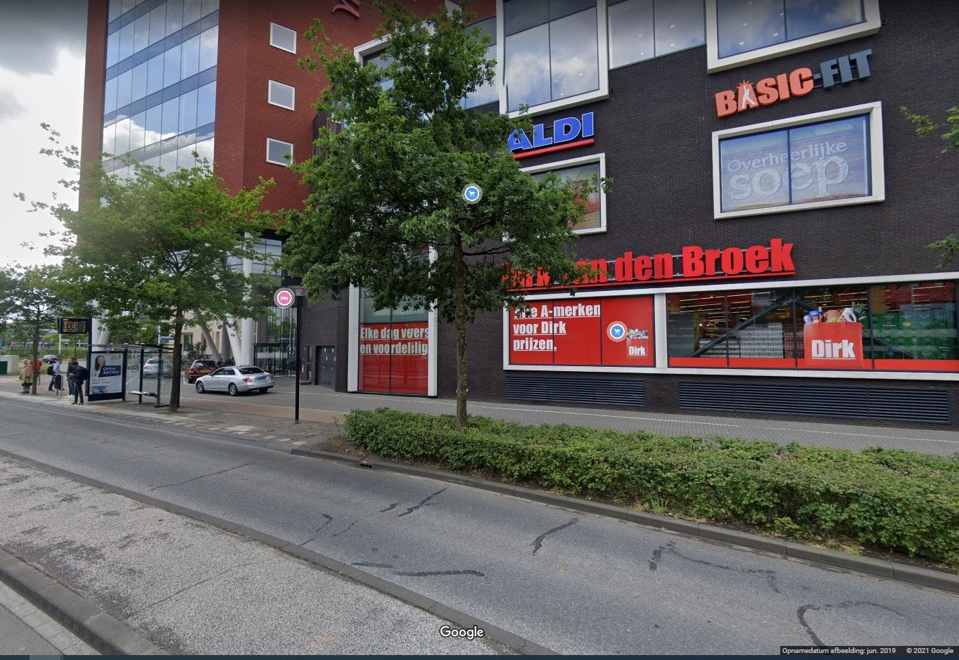 Het gesloten Aldi-filiaal lag boven een vestiging van Dirk in winkelcentrum Oppidium. Foto: Google Streetview
