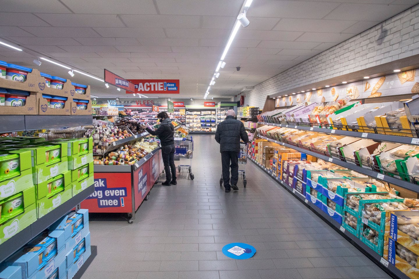 Volgens deskundigen is er in Nederland een overvloed aan supermarkten.