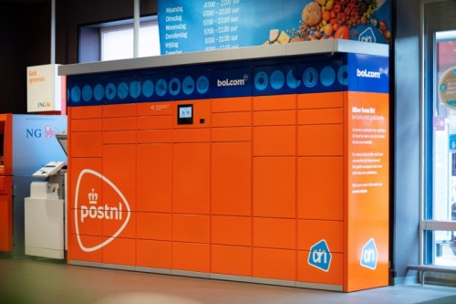 Pakket automaat binnen Foto: Pers AH