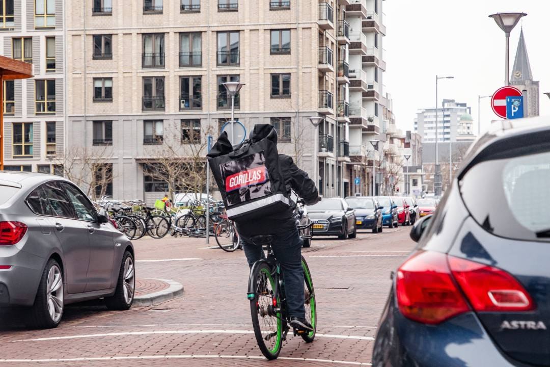 Een bezorger van Gorillas. Foto: Herbert Wiggerman