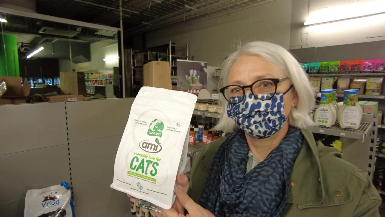 Video: Zwoegen in de grootste vegansuper Vmarkt