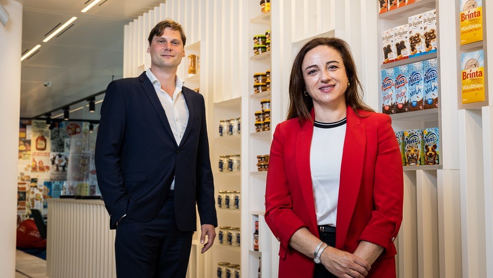 Sales Director Bernard Wouterse en Director Benelux Montse De Rojas van Kraft Heinz.