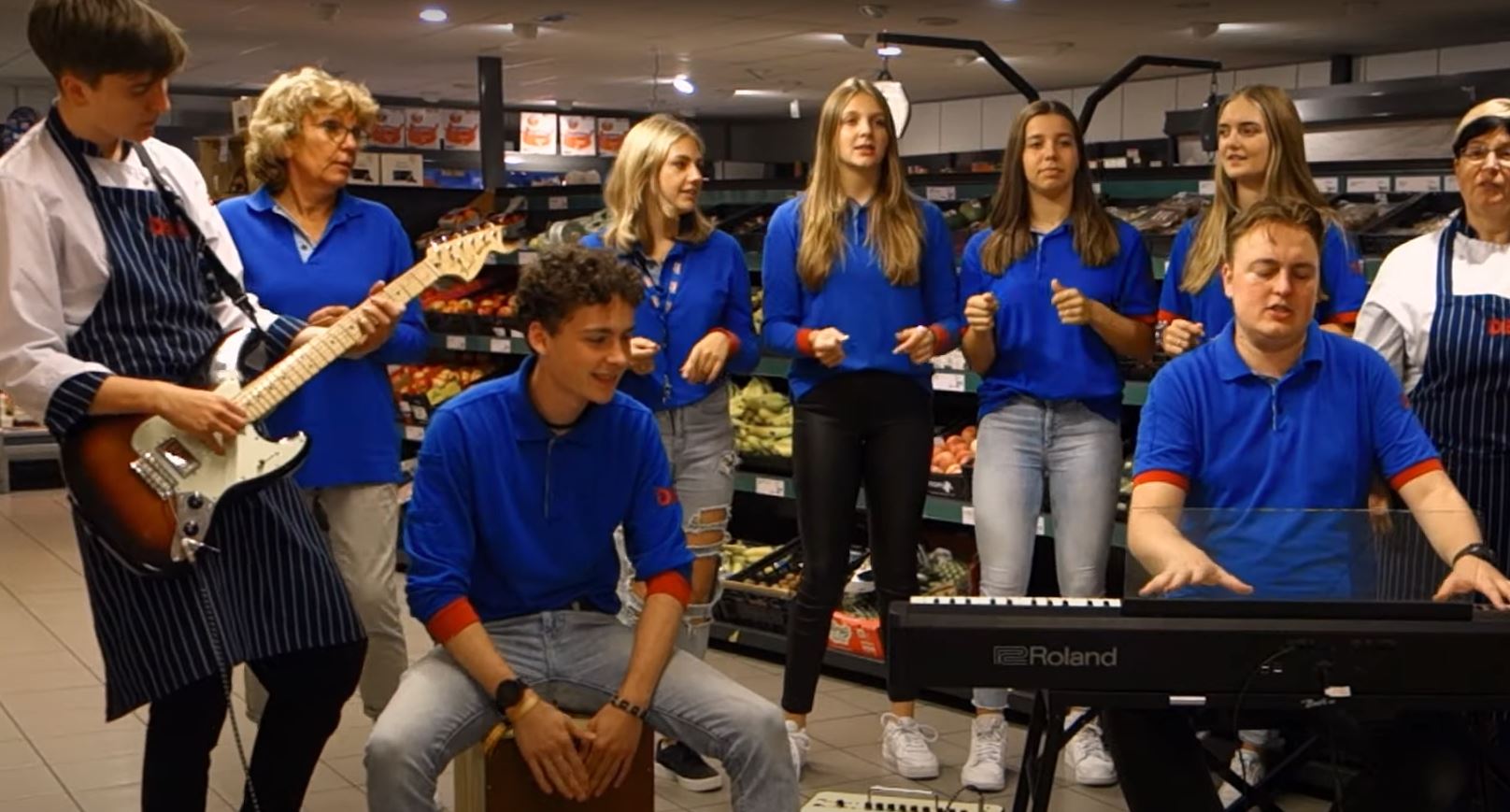 Still uit videoclip Deen-medewerkers