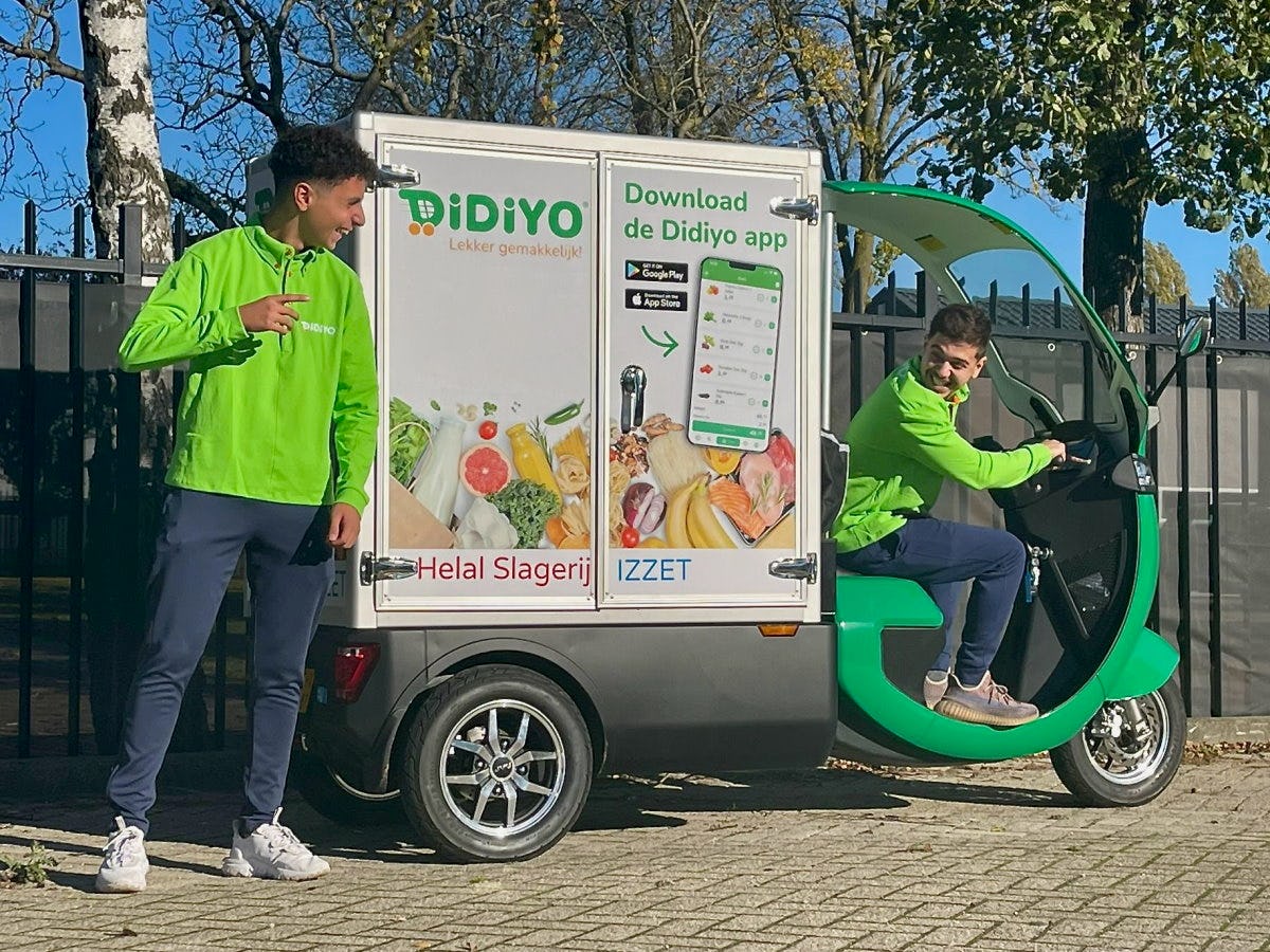 Een tuktuk van Didiyo met bezorgers. Foto: Didiyo