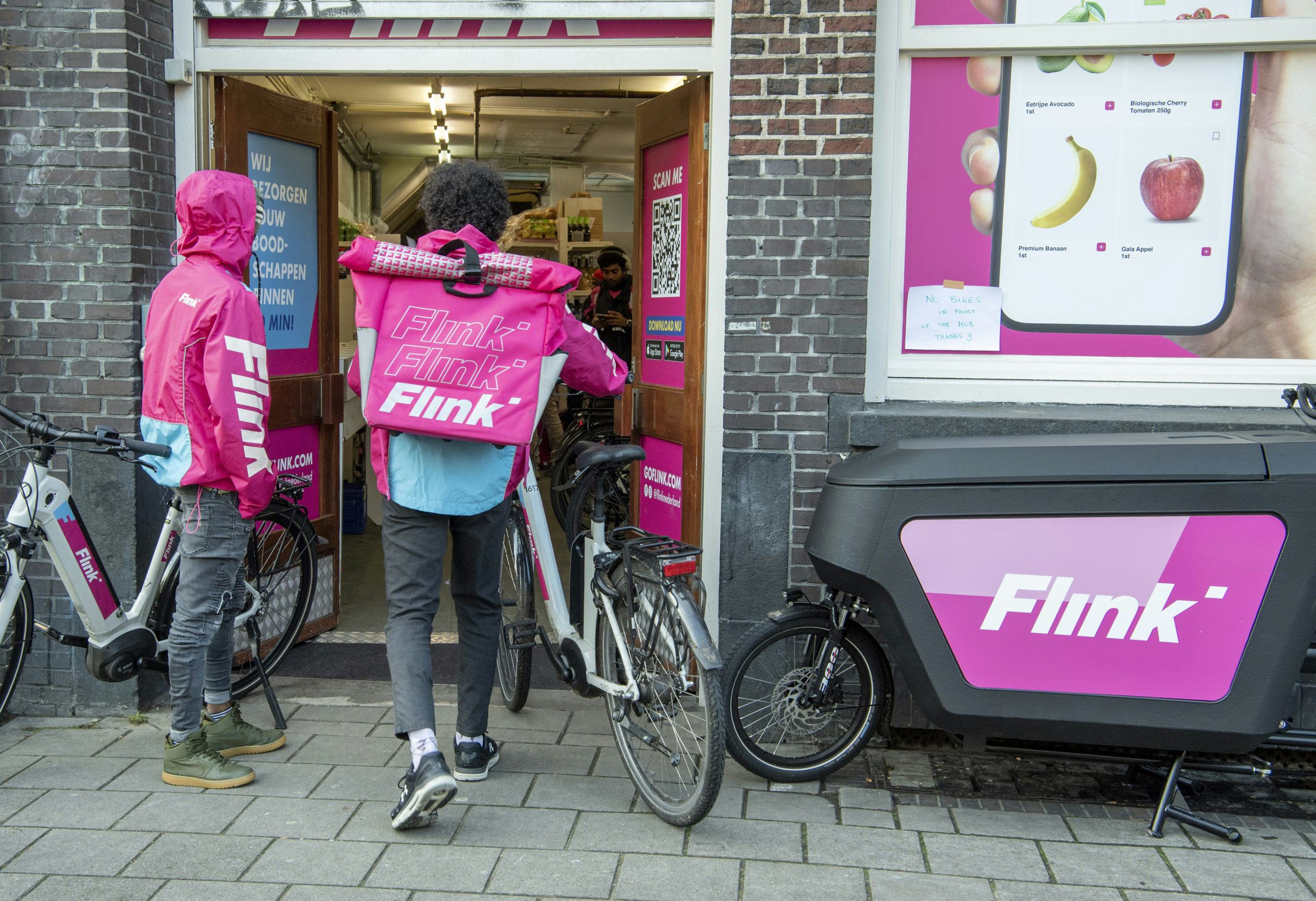 Het distributiepunt van Flink op de Nassaukade in Amsterdam. Foto Cor Salverius
