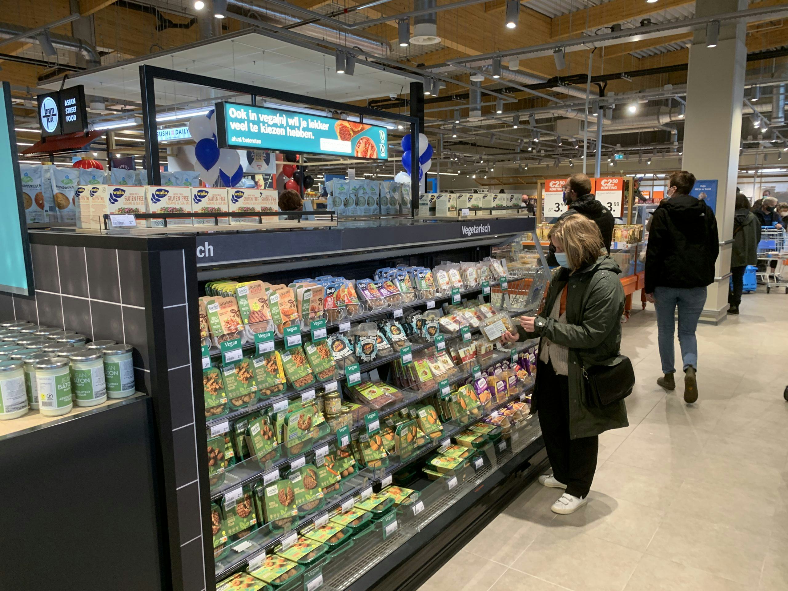Vleesvervangers in de AH XL in Mechelen. Foto: Distrifood