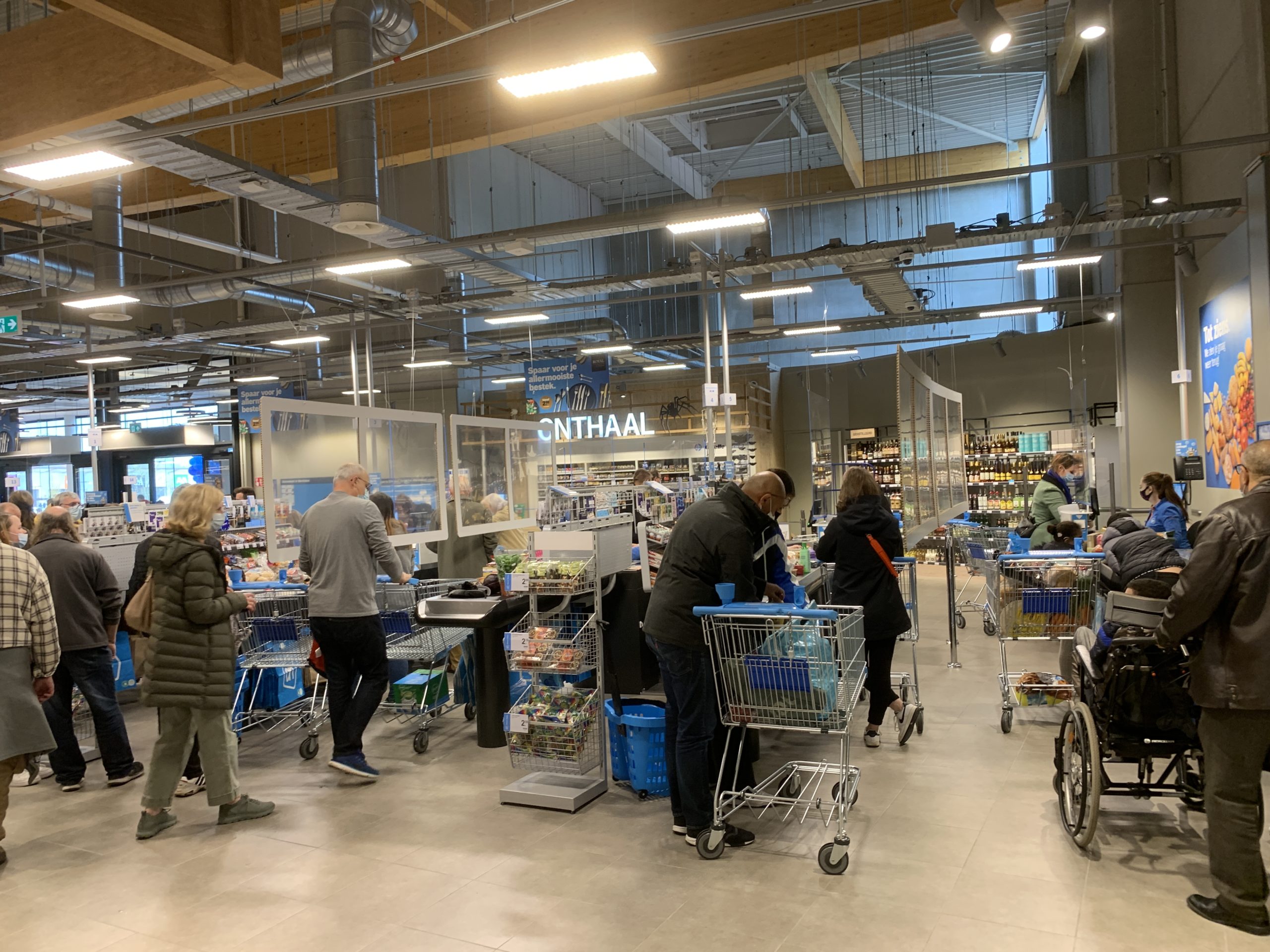 De AH XL in Mechelen heeft zes reguliere kassa's.