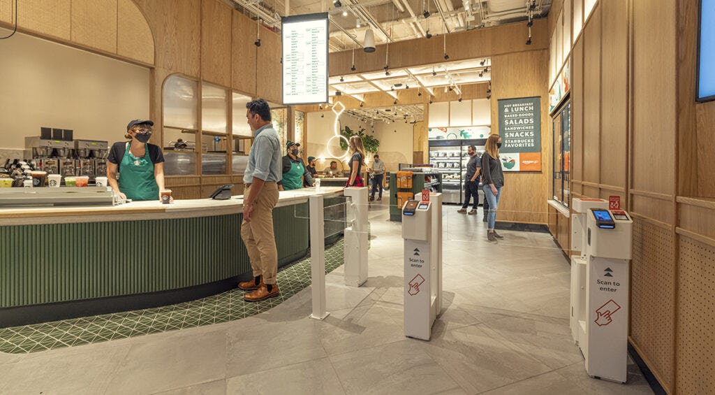 Starbucks counter met entree Amazon Go. Foto: Starbucks.