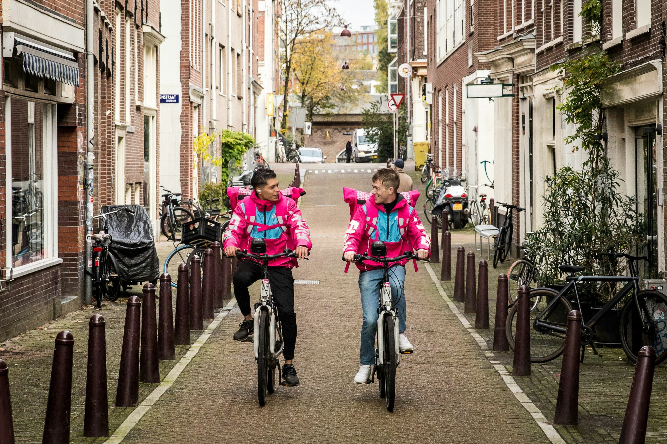 Bezorgers van Flink, die ook in Arnhem actief zijn.
