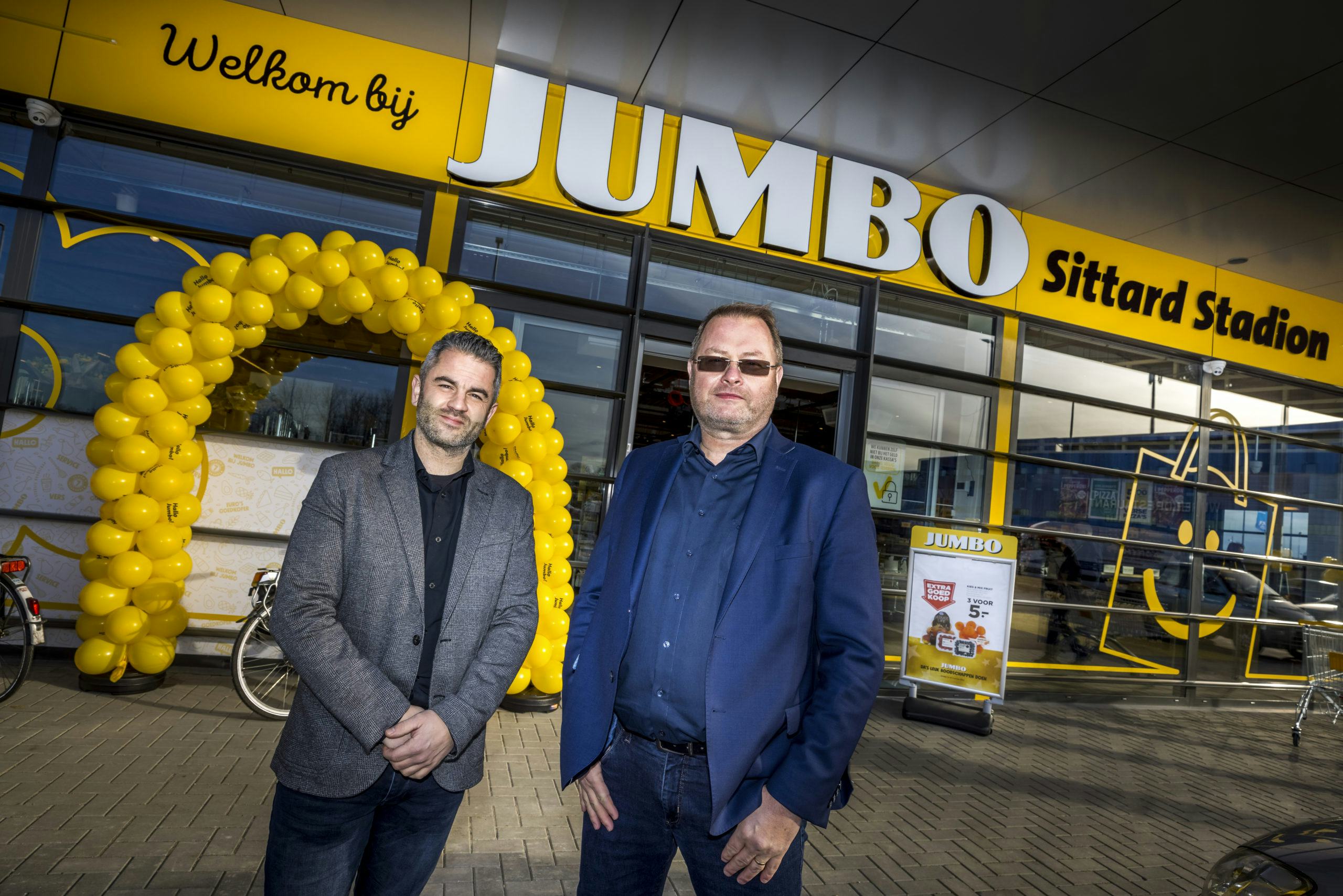  Ondernemers Thijs Hetterscheid en Herman Huirne voor hun Jumbo Sittard Stadion. Foto: Marcel van Hoorn.