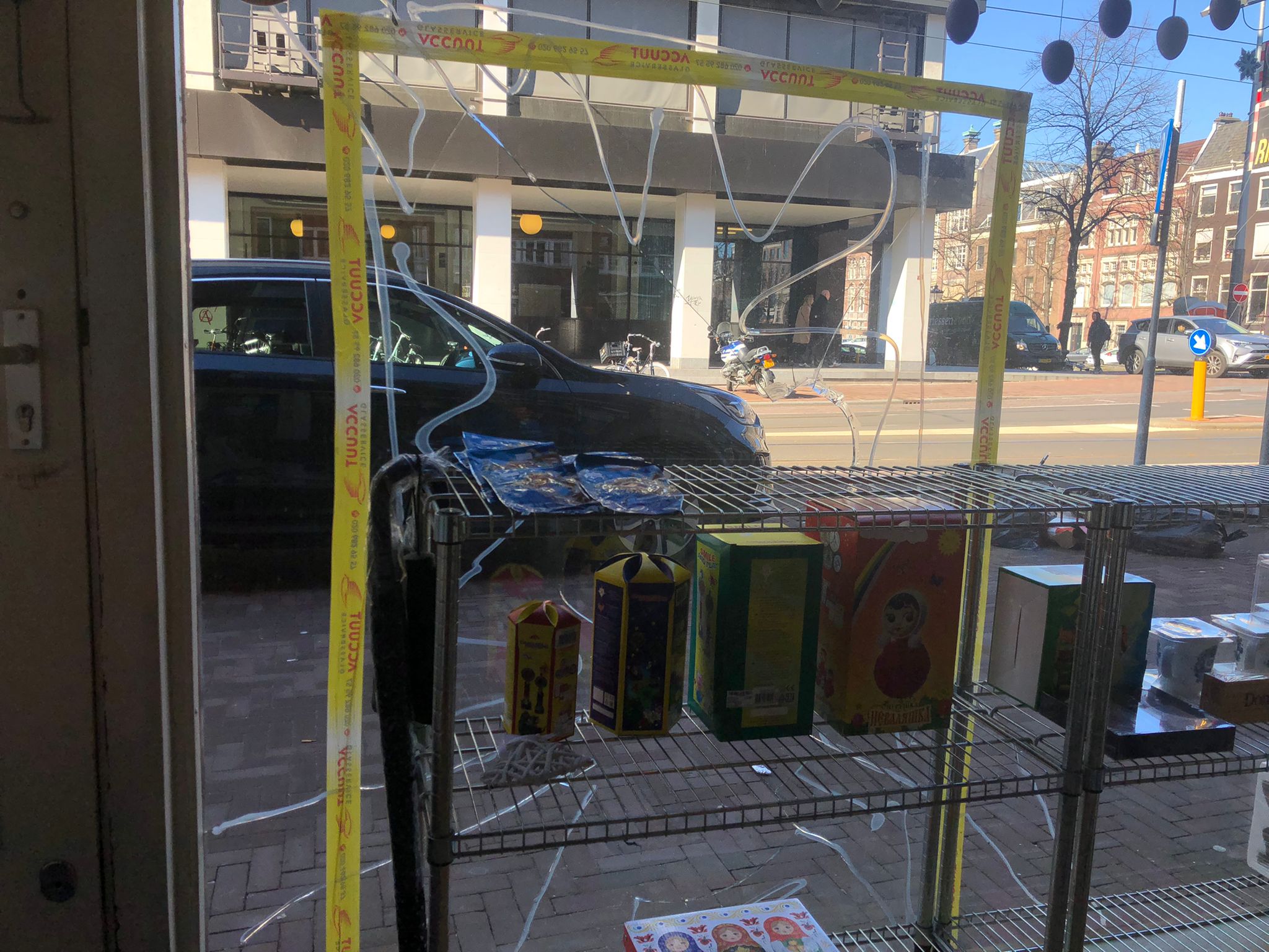 De vernieling van binnenuit gezien.