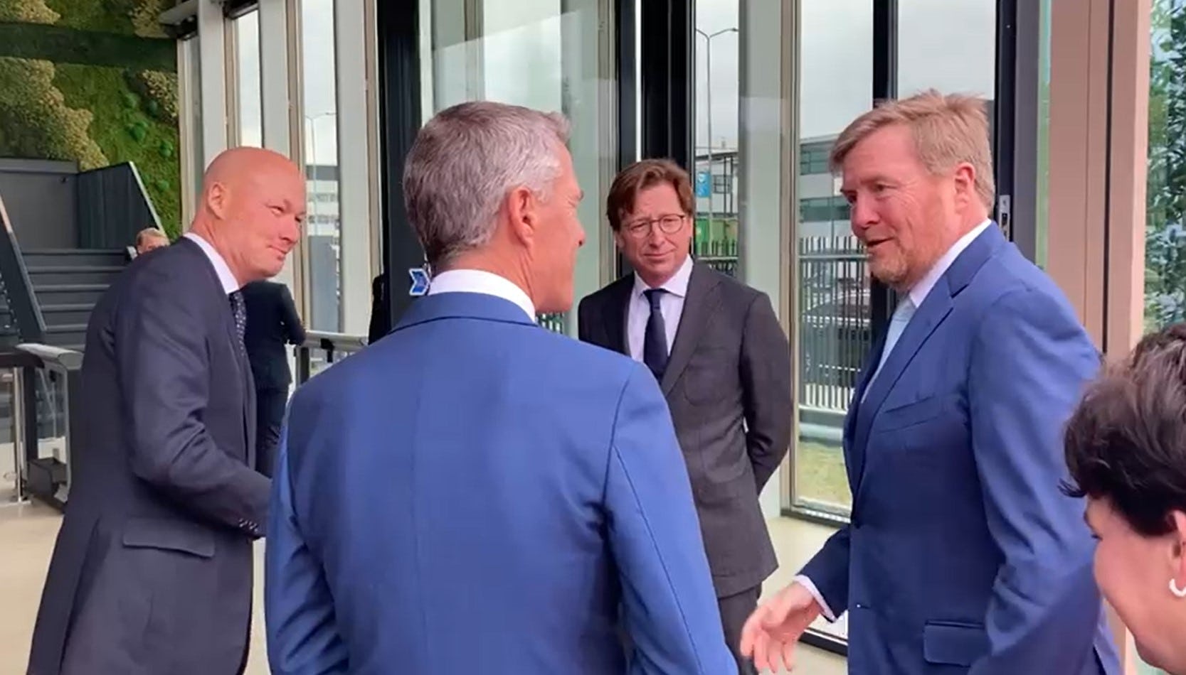 De koning met de Picnic-oprichters in gesprek Foto: Distrifood