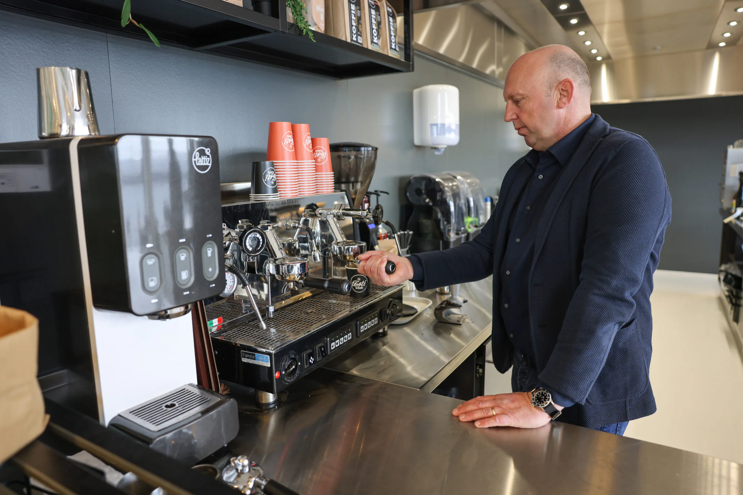 VFN#8837 Spar Foodservice in Waalwijk met Jacco Heijkoop (L/51) en Ferry Schepens (R/47)
