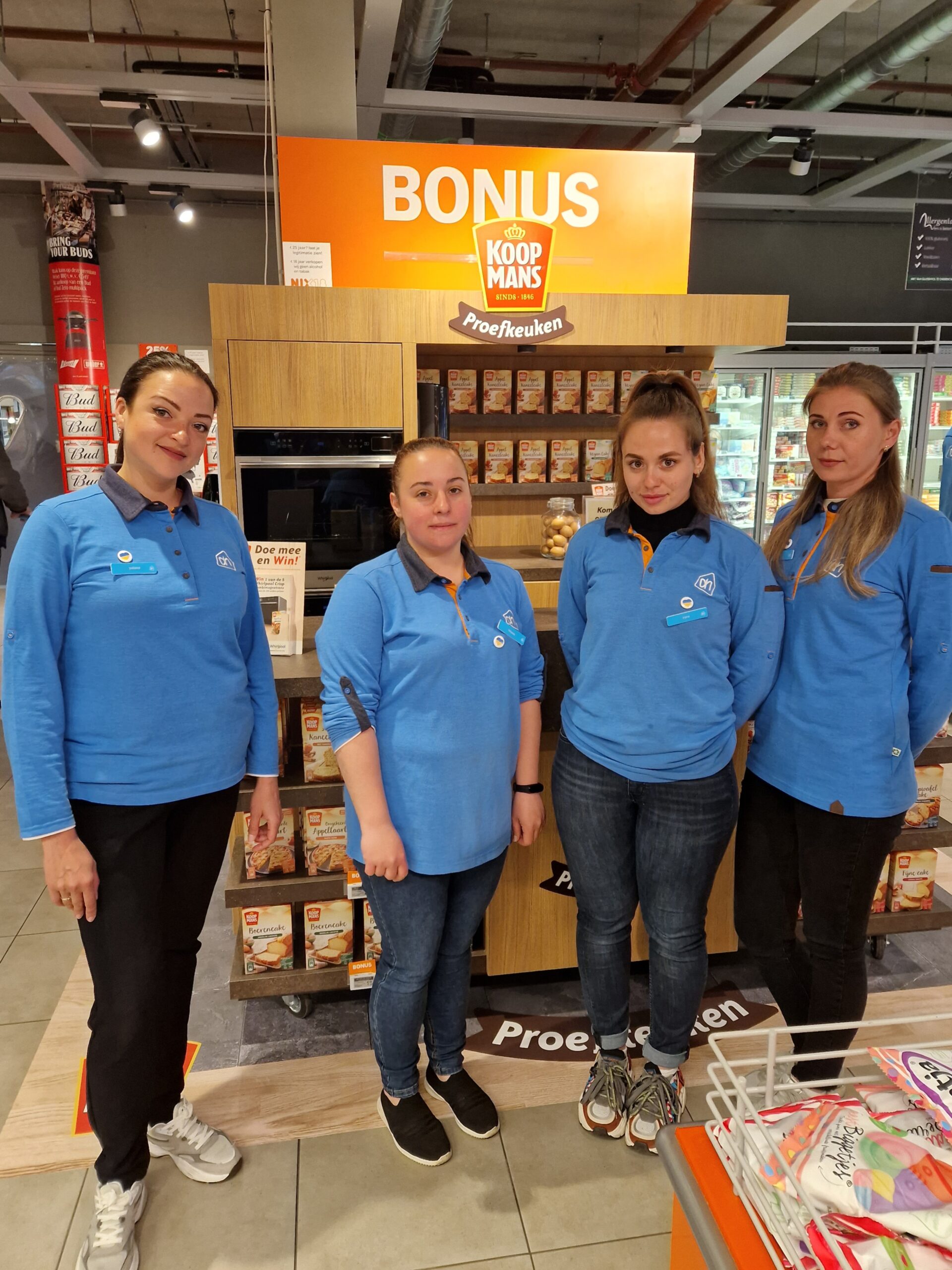 De Oekraïense werknemers in de winkel bij ondernemer Carmen Driessen