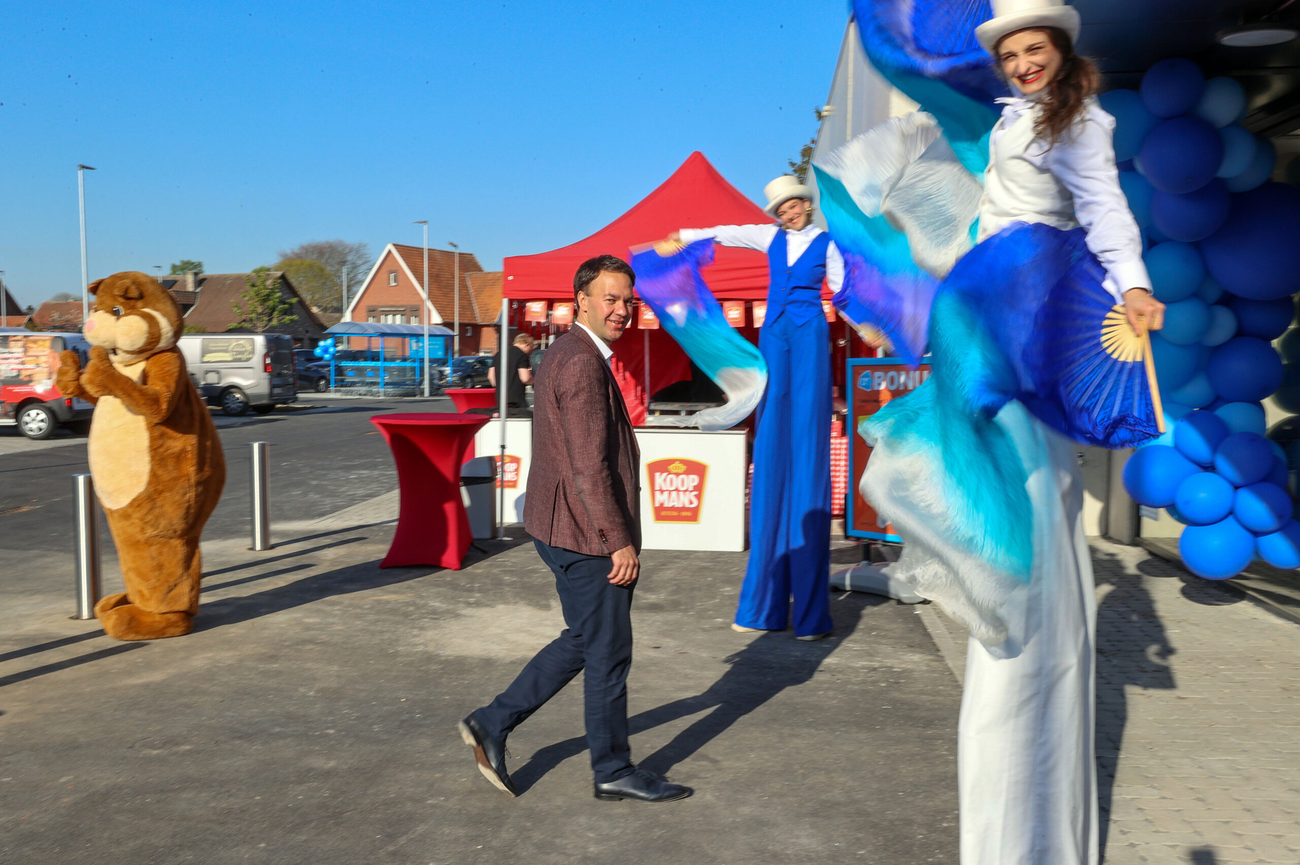 Raf van den Heuvel bij de opening van de AH in Hechtel-Eksel. Foto's: Bert Jansen