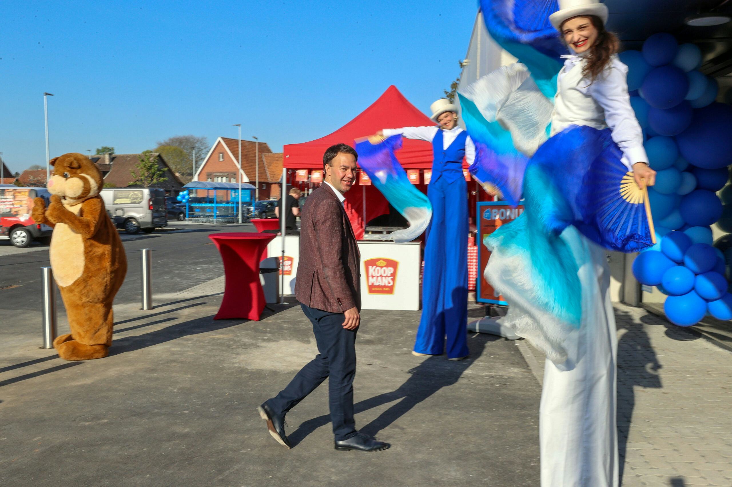 Raf van den Heuvel bij de opening van de AH in Hechtel-Eksel. Foto's: Bert Jansen