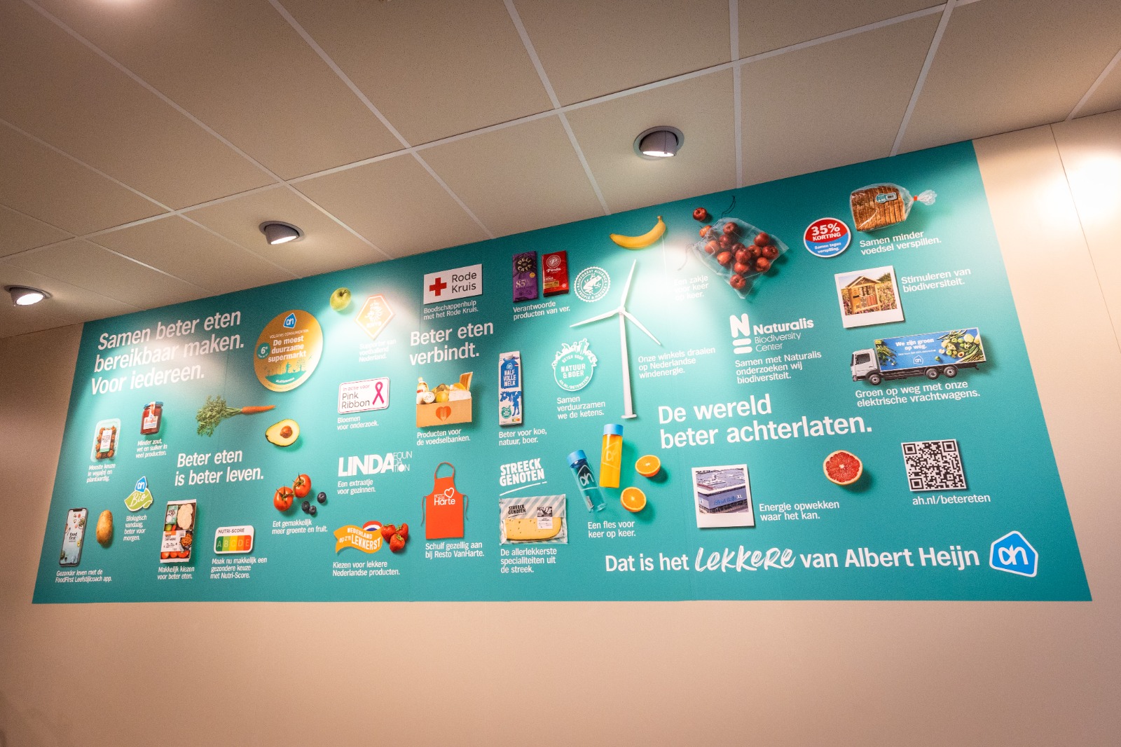 Op het Gelderlandplein in Amsterdam vat AH de  missie samen voor de klant. Foto: Roel Dijkstra