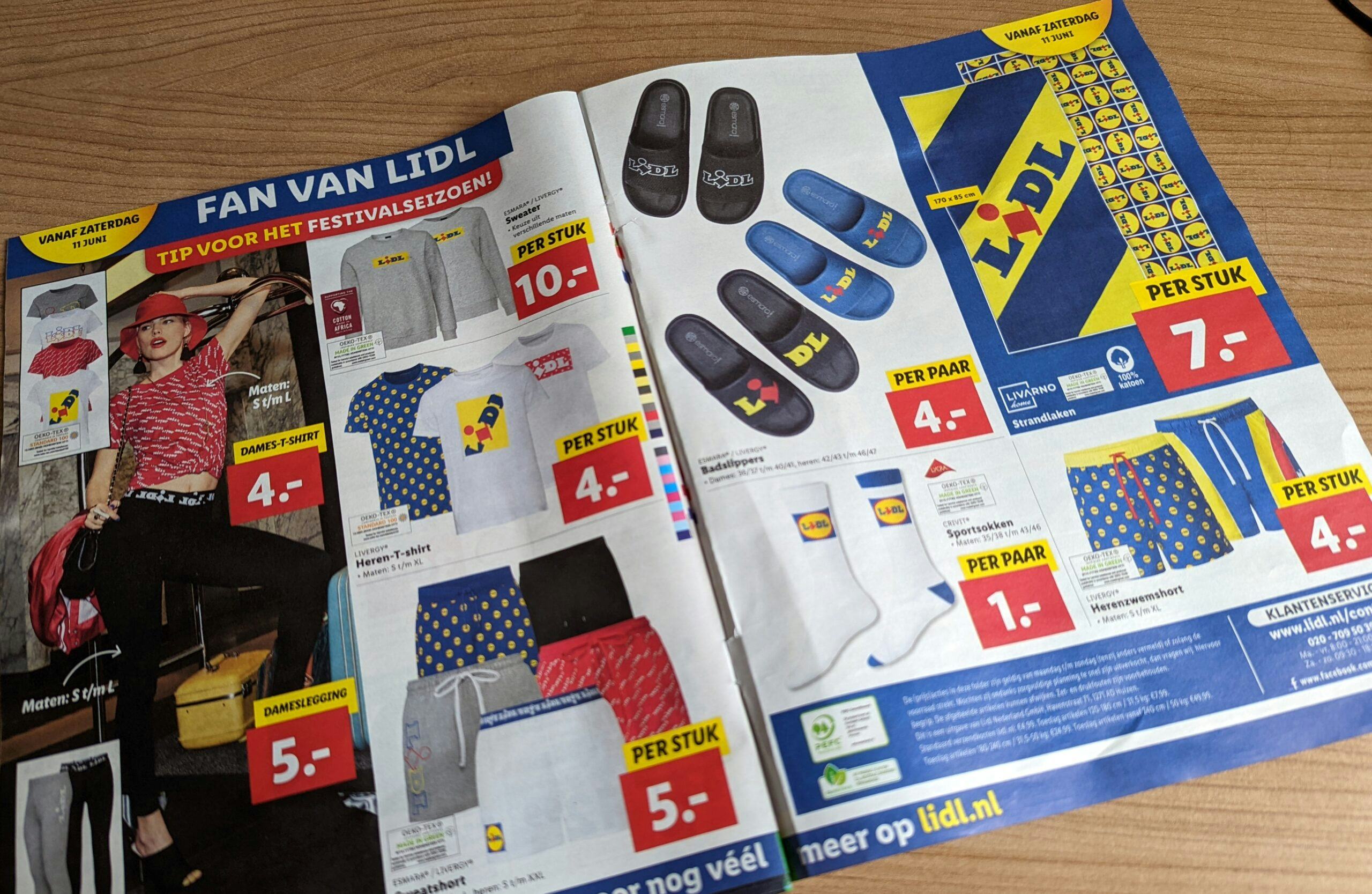 De folder van Lidl met de fankleding die vanaf zaterdag te koop is. Foto: Distrifood.