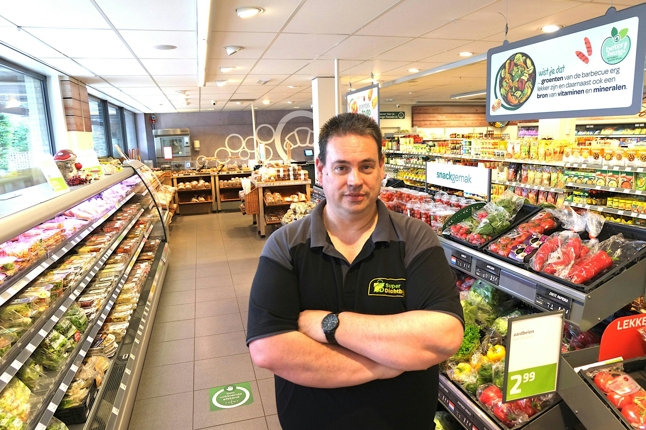 Marcel Bouman laakt de gemeente Rucphen. Volgens hem wordt de leefbaarheid van het dorp Zegge op het spel gezet. Foto’s: Distrifood