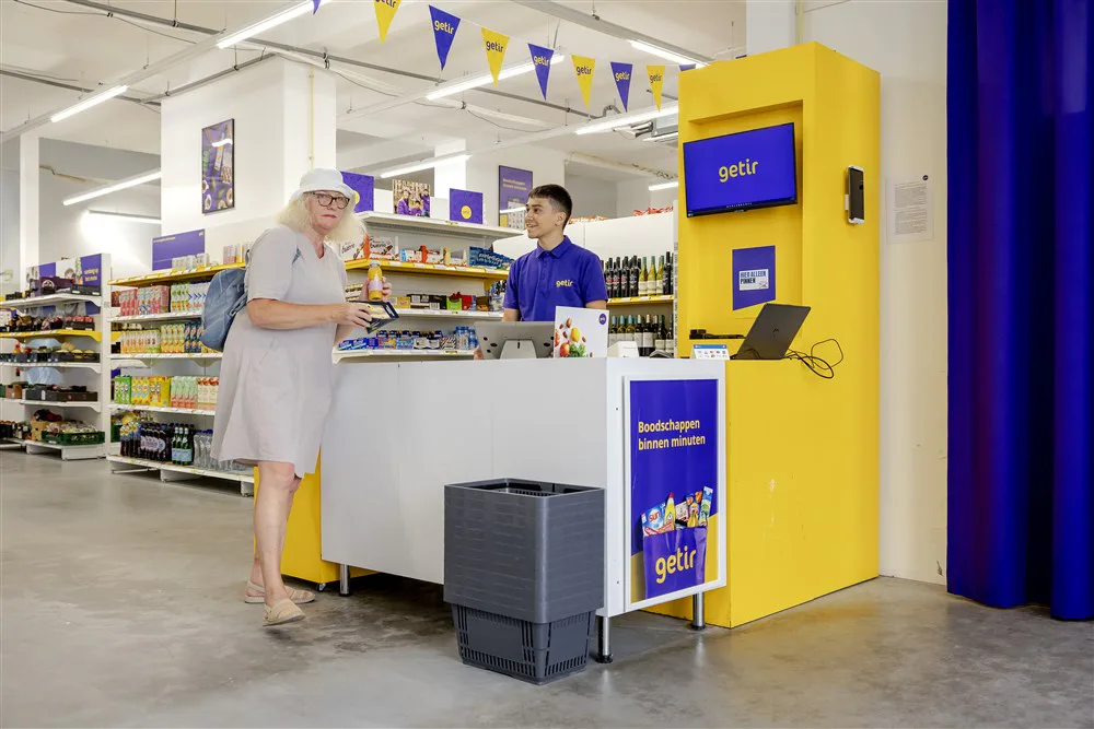 Getir supermarkt  aan de Eerste Jacob van Campenstraat in Amsterdam. De flitsbezorgdienst heeft deze vestiging, op last van de gemeente Amsterdam, omgebouwd van darkstore tot supermarkt. Foto: ANP/Robin van Lonkhuisen