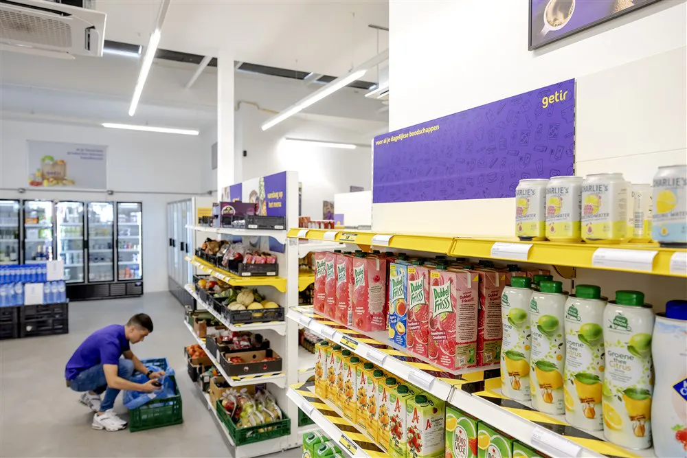 De signing veronderstelt een positonering 'voor je dagelijkse boodschappen' dat is duidelijk anders dan de flitspositionering die staat voor snelle bezorging van 'nood'- boodschappen. Foto: ANP/Robin van Lonkhuisen