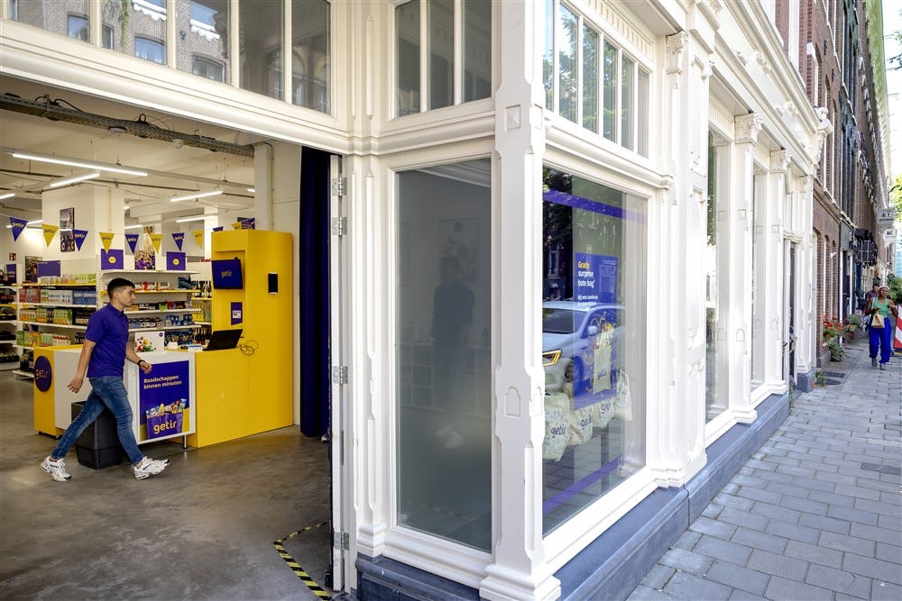 De winkel is gevestigd in De Pijp en trekt de eerste dag van opening 'tientallen klanten'. Foto: ANP/Robin van Lonkhuisen