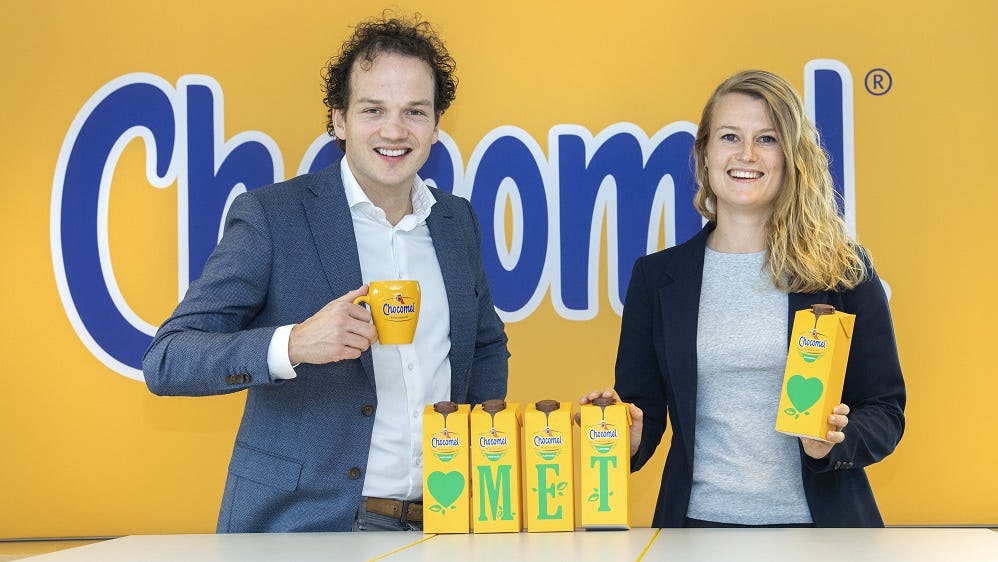 Brand Leader Chocomel, Fristi & Friesche Vlag Robbert Kleiren en Brand Manager Melissa Smeets.
