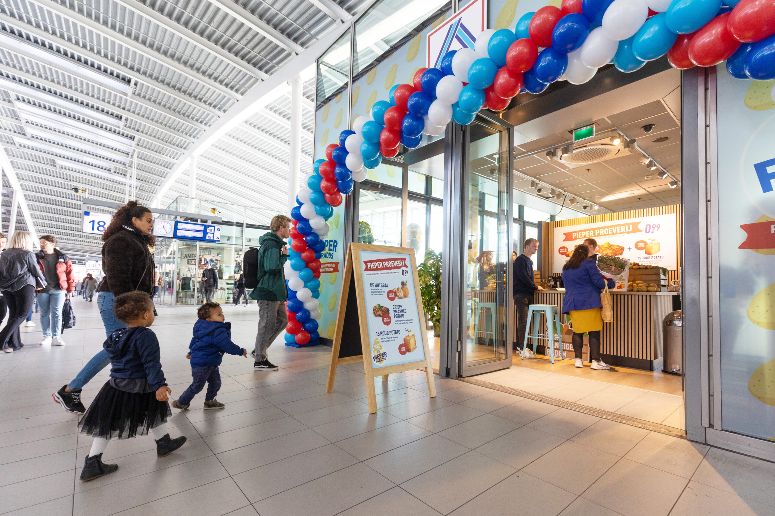 Pop-up store Pieper Paradijs van Aldi op Utrecht CS.  Op deze manier brengt de discounter het Aldi-merk nog eens extra onder de aandacht. Foto: Herbert Wiggerman