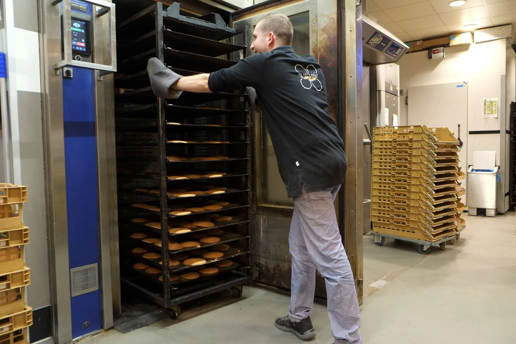 De bakkerij op de winkelvloer van Plus Manniën. Foto: Distrifood.
