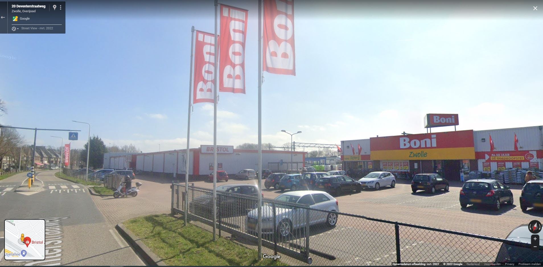 Het filiaal van Boni in Zwolle wordt vernieuwd. Op de plek van de naastgelegen Bristol vindt Albert Heijn straks ook een plekje. Foto": Google Streetview.