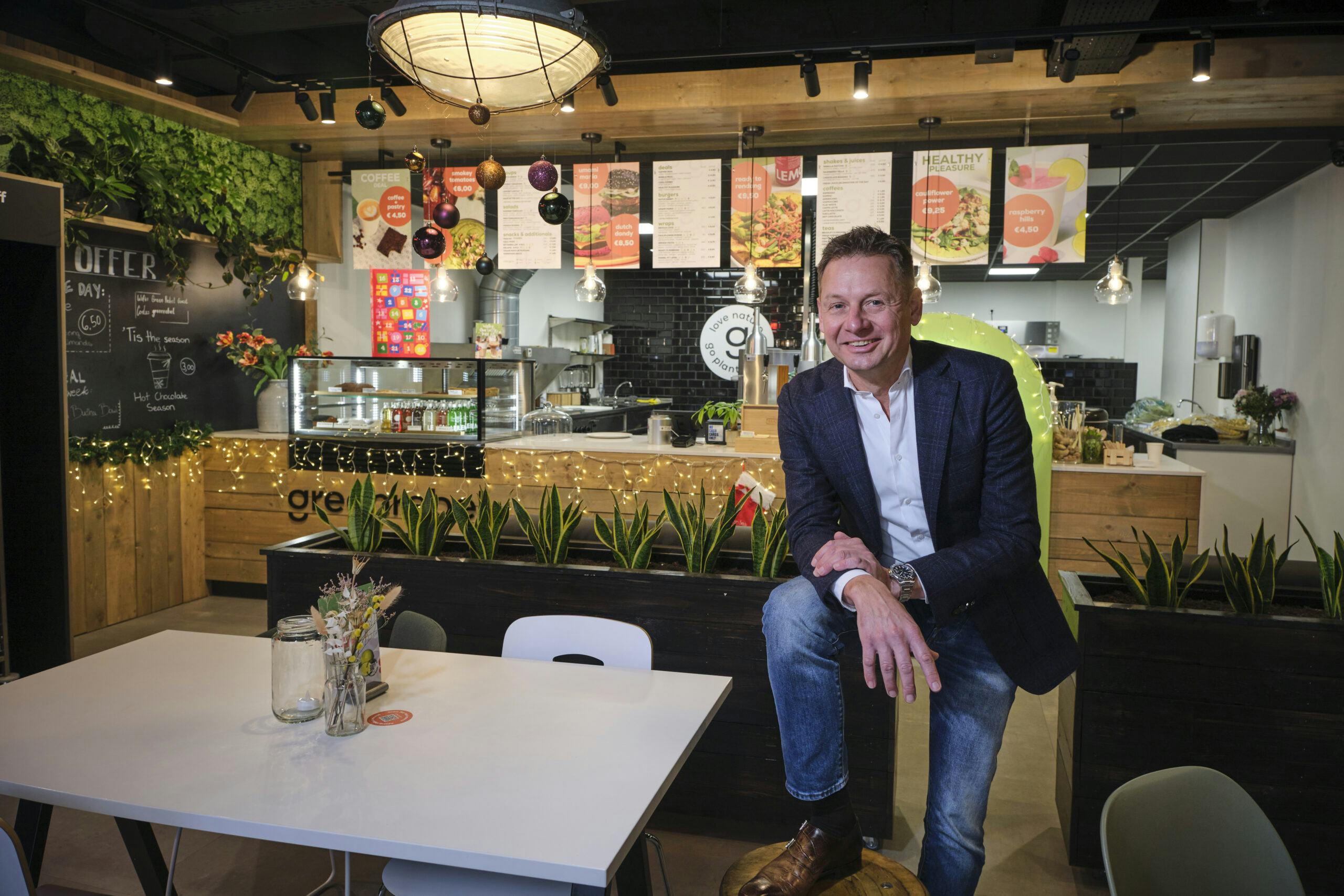 Spar-manager Erwin Jansen stort zich vol overgave op zijn plantaardige restaurant Greenrebel. Foto Roel Dijkstra Fotografie
