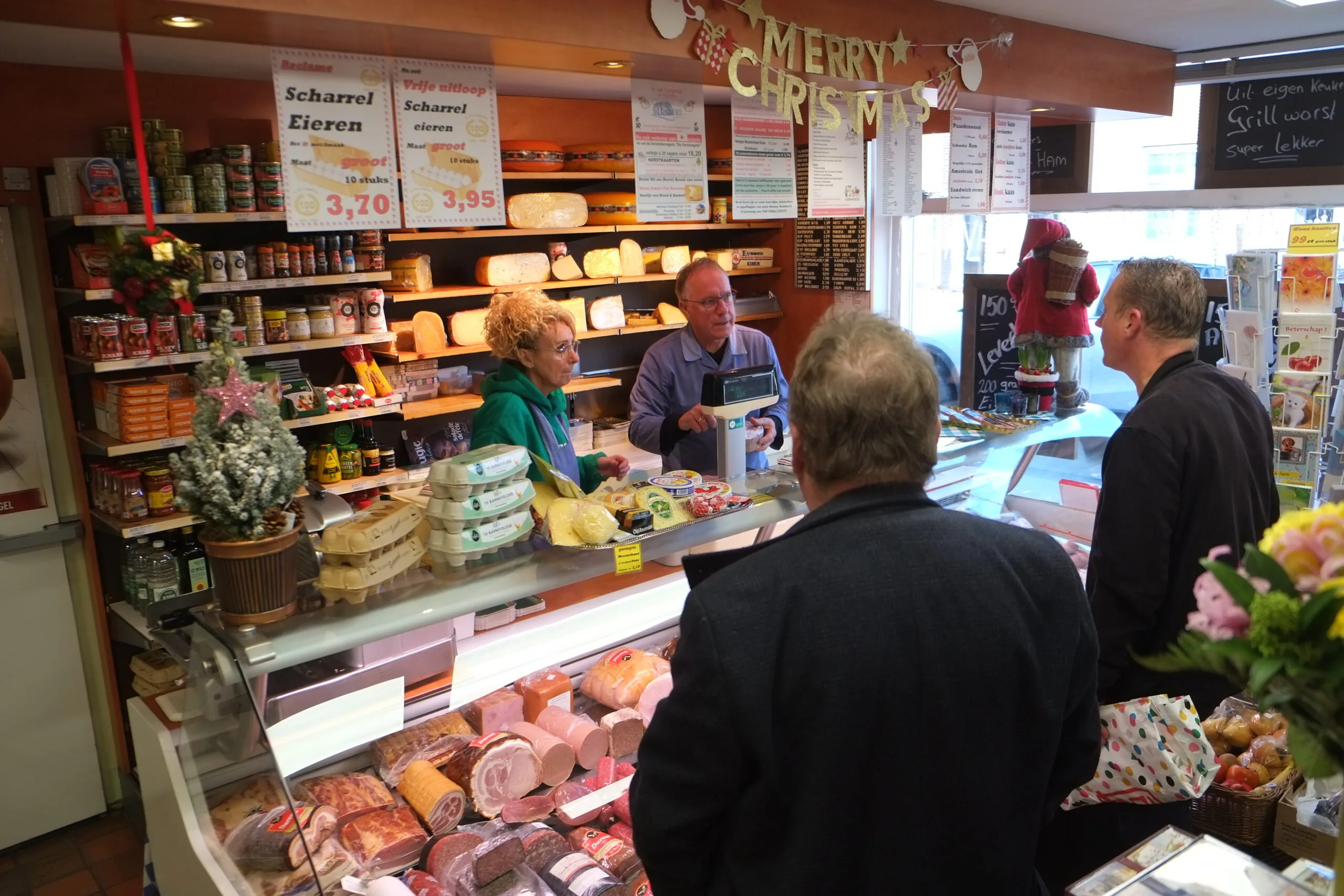 Drukte bij de vleeswaren. Foto: Distrifood.