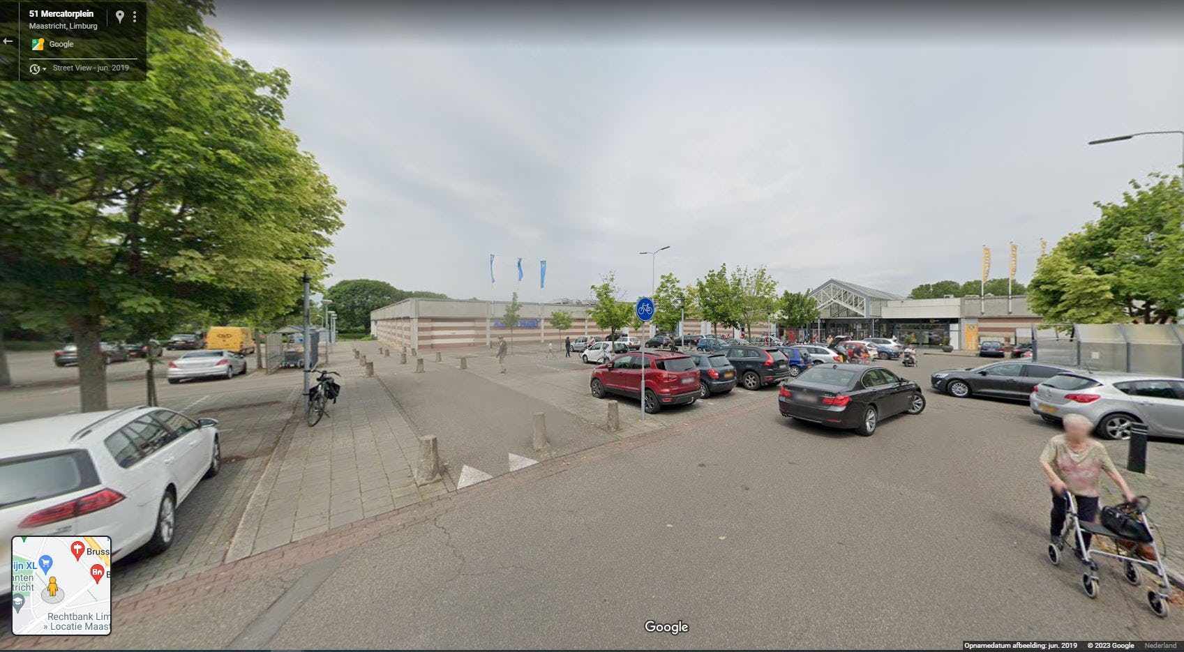 Winkelcentrum Brusselse Poort met Jumbo en AH XL. Foto: Google Streetview.