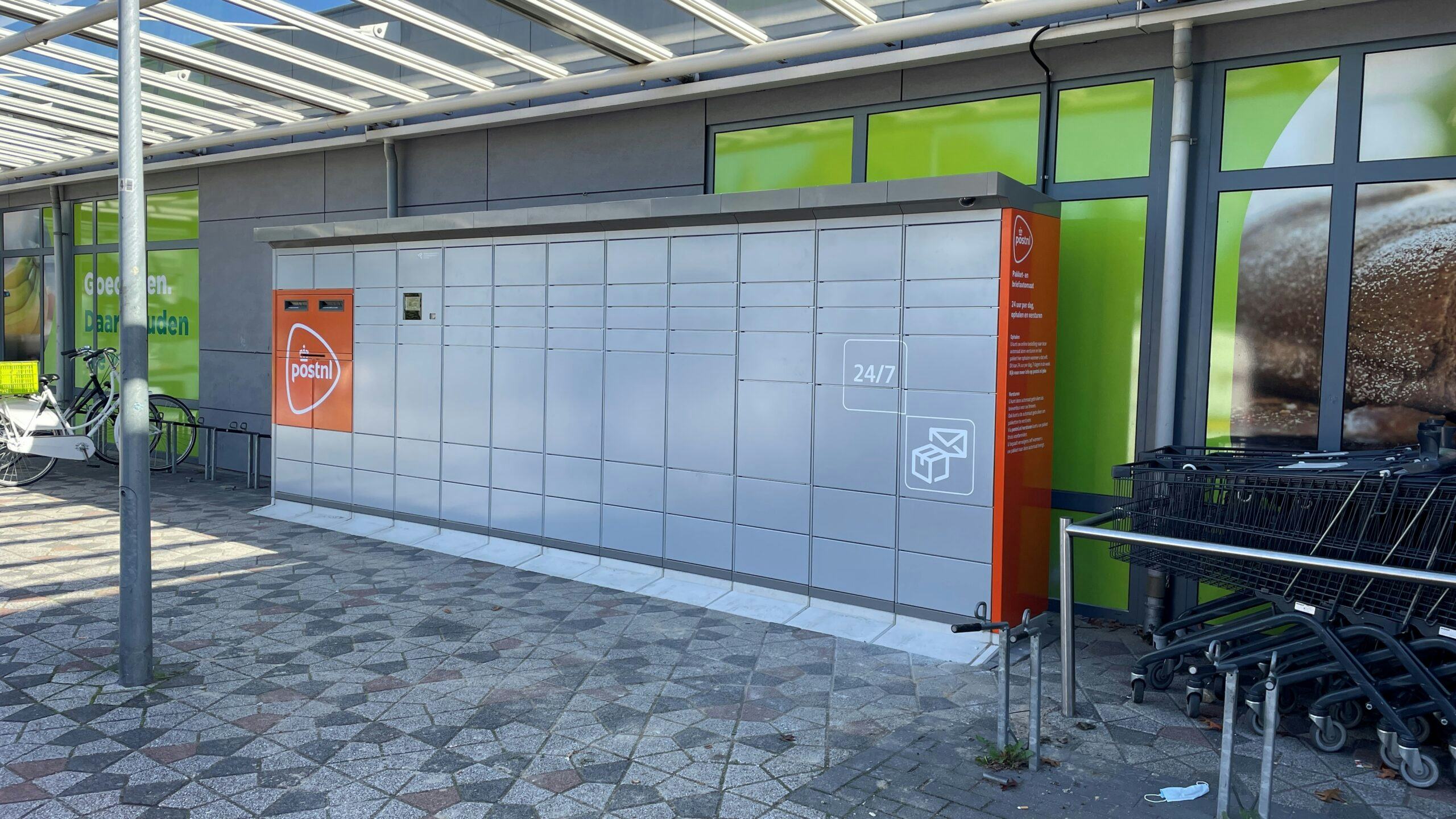 Roux Aardbei fundament Plus zet groot aantal automaten van PostNL bij winkels
