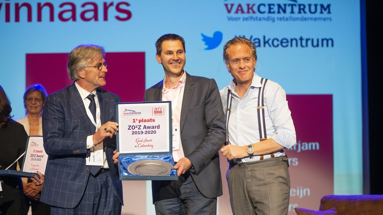 Plus-ondernemer Giel Smits uit Culemborg (midden) won in 2019. Foto: Vakcentrum